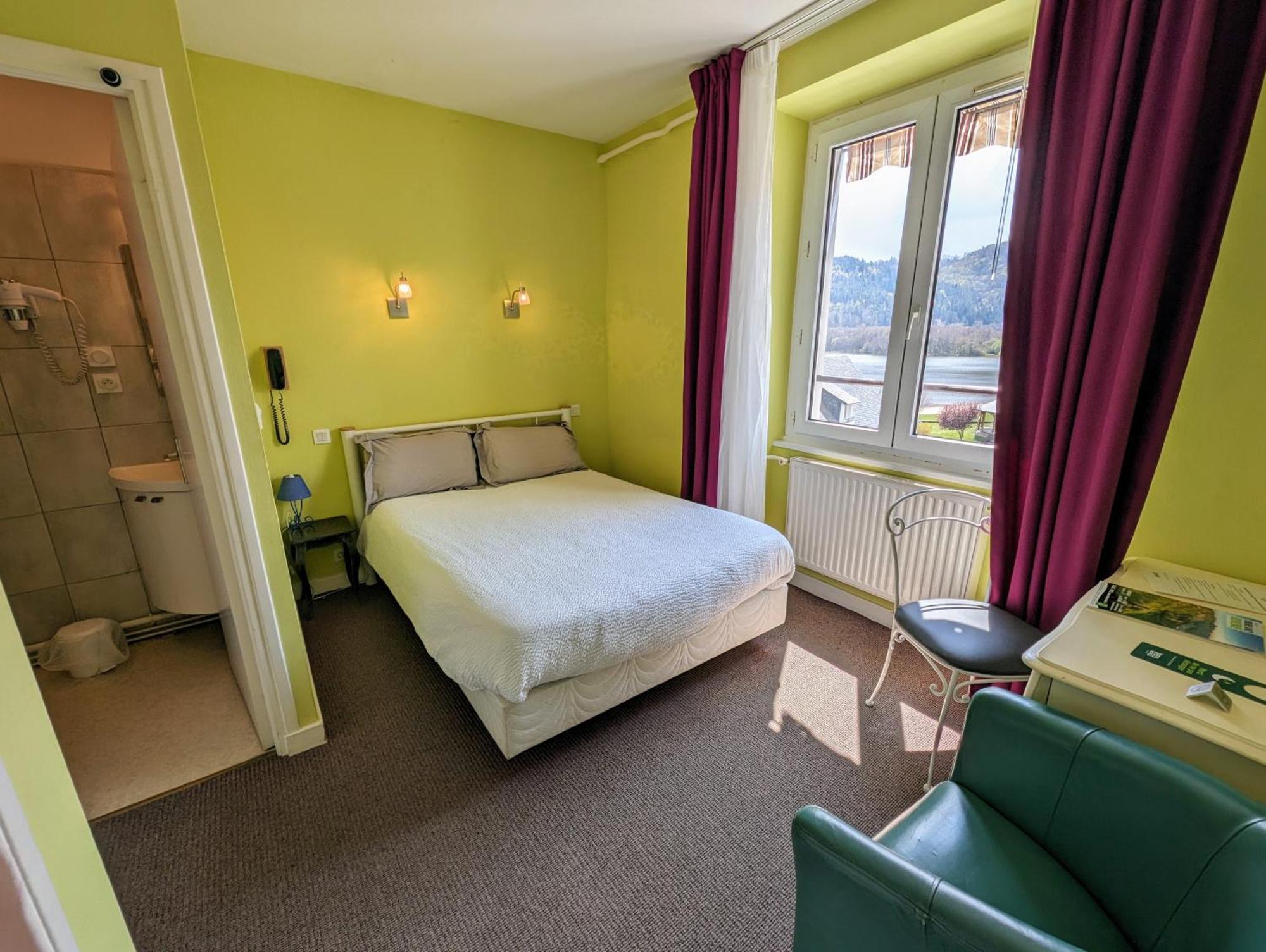 Logis Hotel Le Beau Site Chambon-sur-Lac Eksteriør bilde