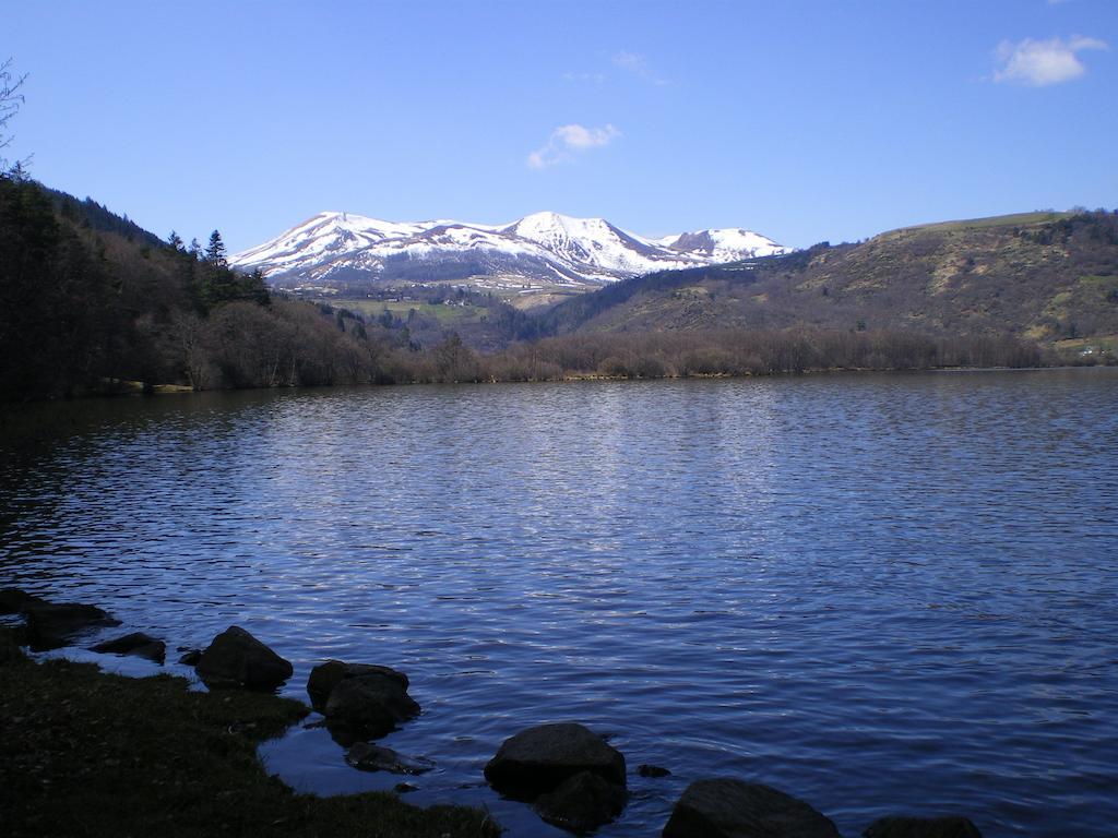 Logis Hotel Le Beau Site Chambon-sur-Lac Eksteriør bilde
